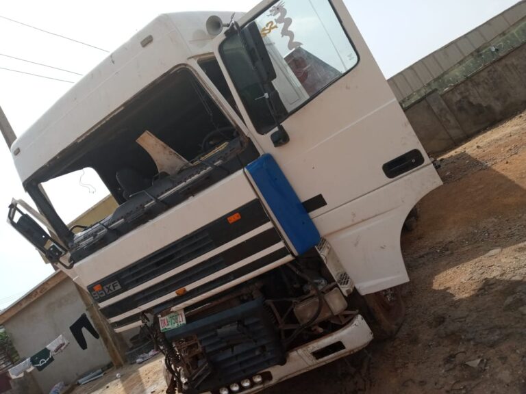 EMPTY DAF CABIN (TRUCK HEAD)