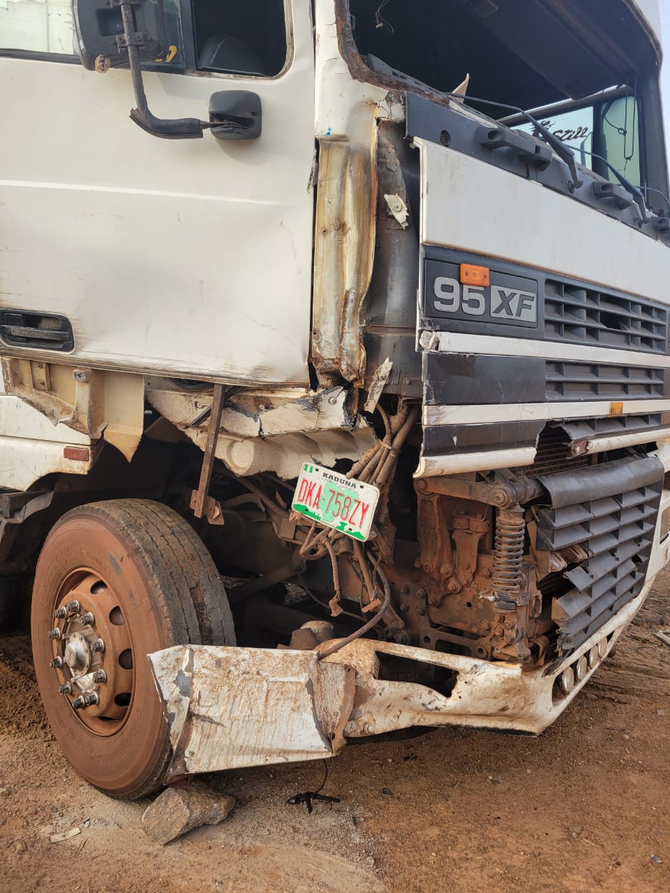 EMPTY DAF CABIN (TRUCK HEAD)