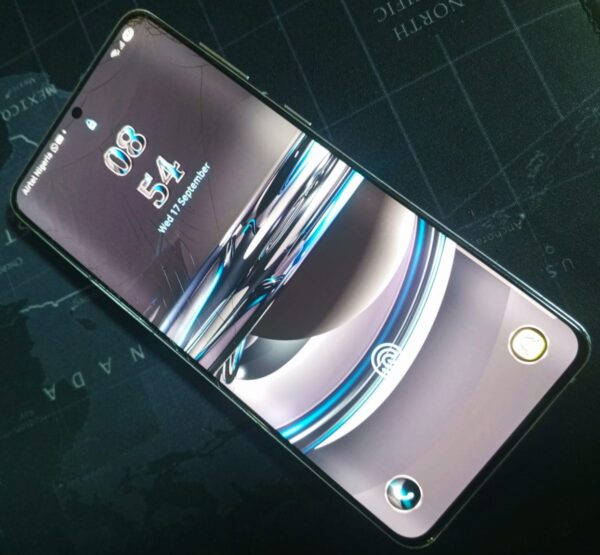 SAMSUNG S21 PLUS (DAMAGED SCREEN)