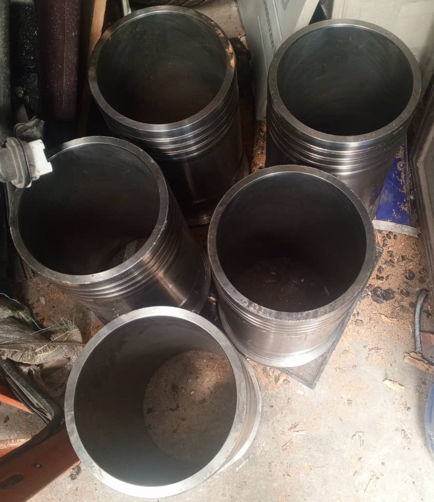 TURBINE ENGINE SLEEVE