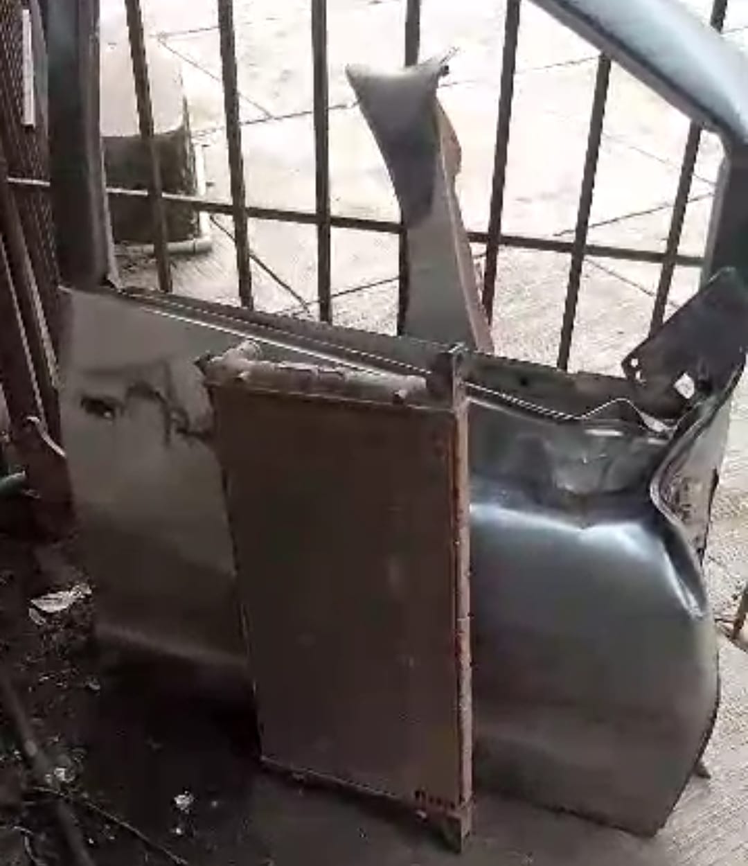 DAMAGED PARTS OF FORD GALAXY