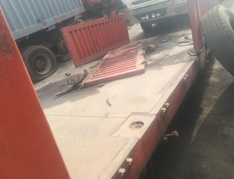 SINO TRUCK (FKJ61XV)