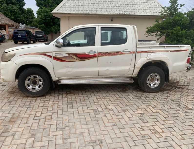 TOYOTA HILUX PICKUP (2013)