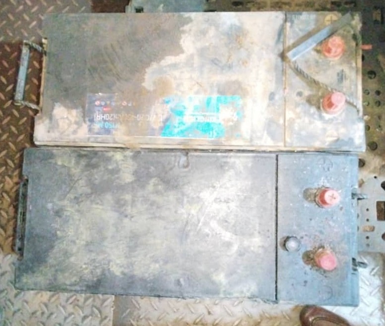 SHACMAN TRUCK – DAMAGED ONE DOOR 2 BATTERIES & TANK