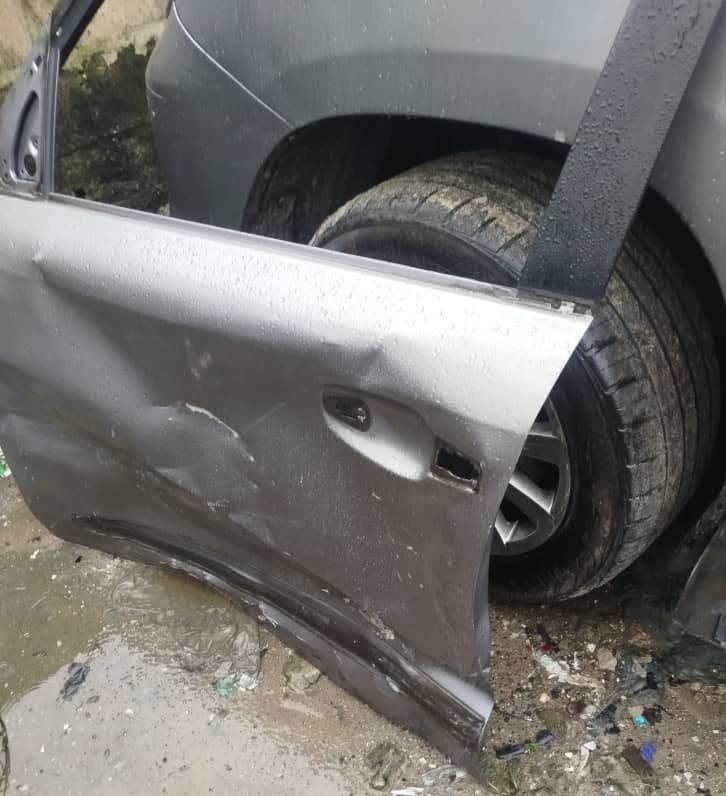 LEXUS LX570 – DAMAGED DOOR AND STEPPING BOARD