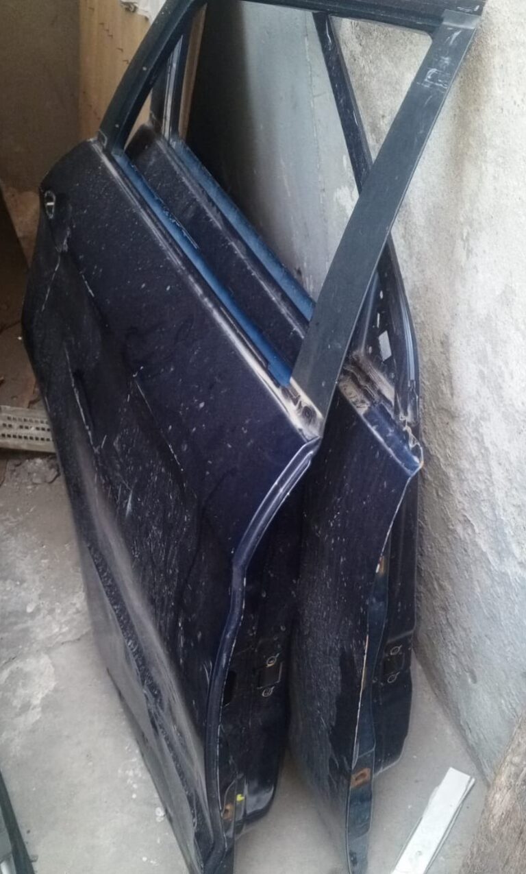 DAMAGED JETOUR DOORS