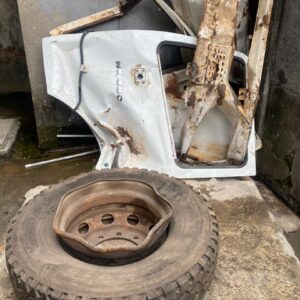 DAMAGE 2 DOORS, BUMPER AND RIM